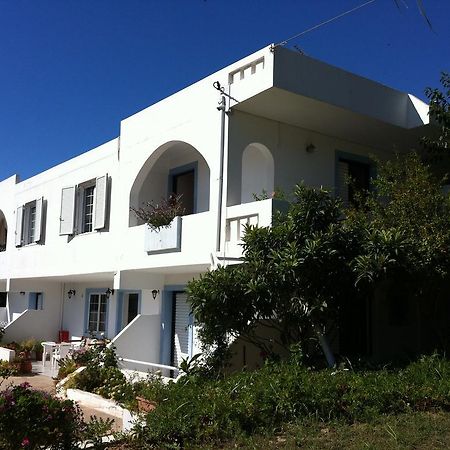 Emilia Apartments Плакиас Екстериор снимка