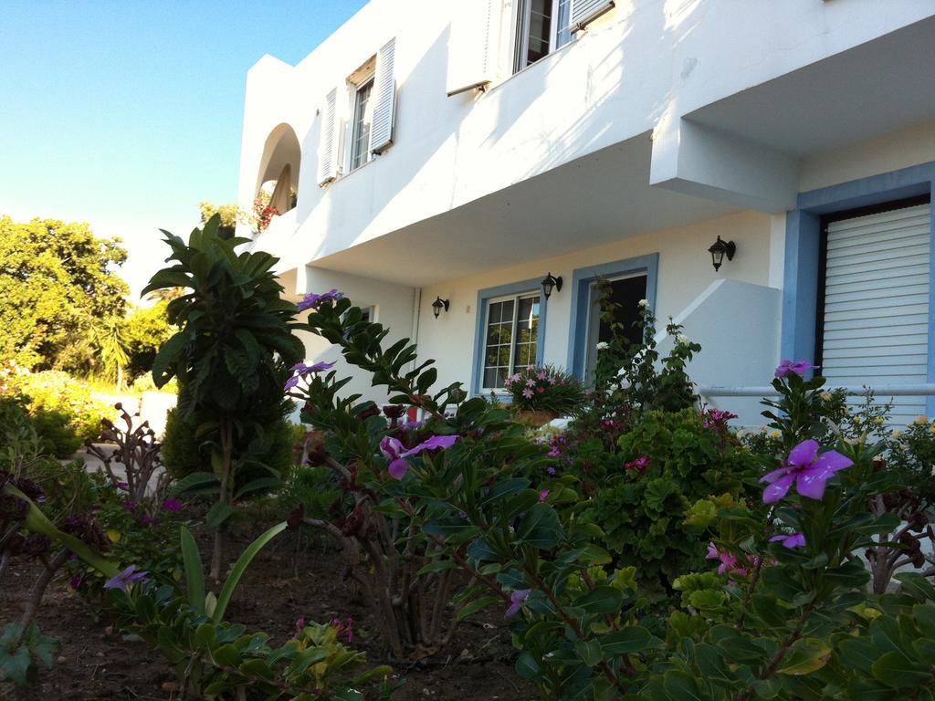 Emilia Apartments Плакиас Екстериор снимка