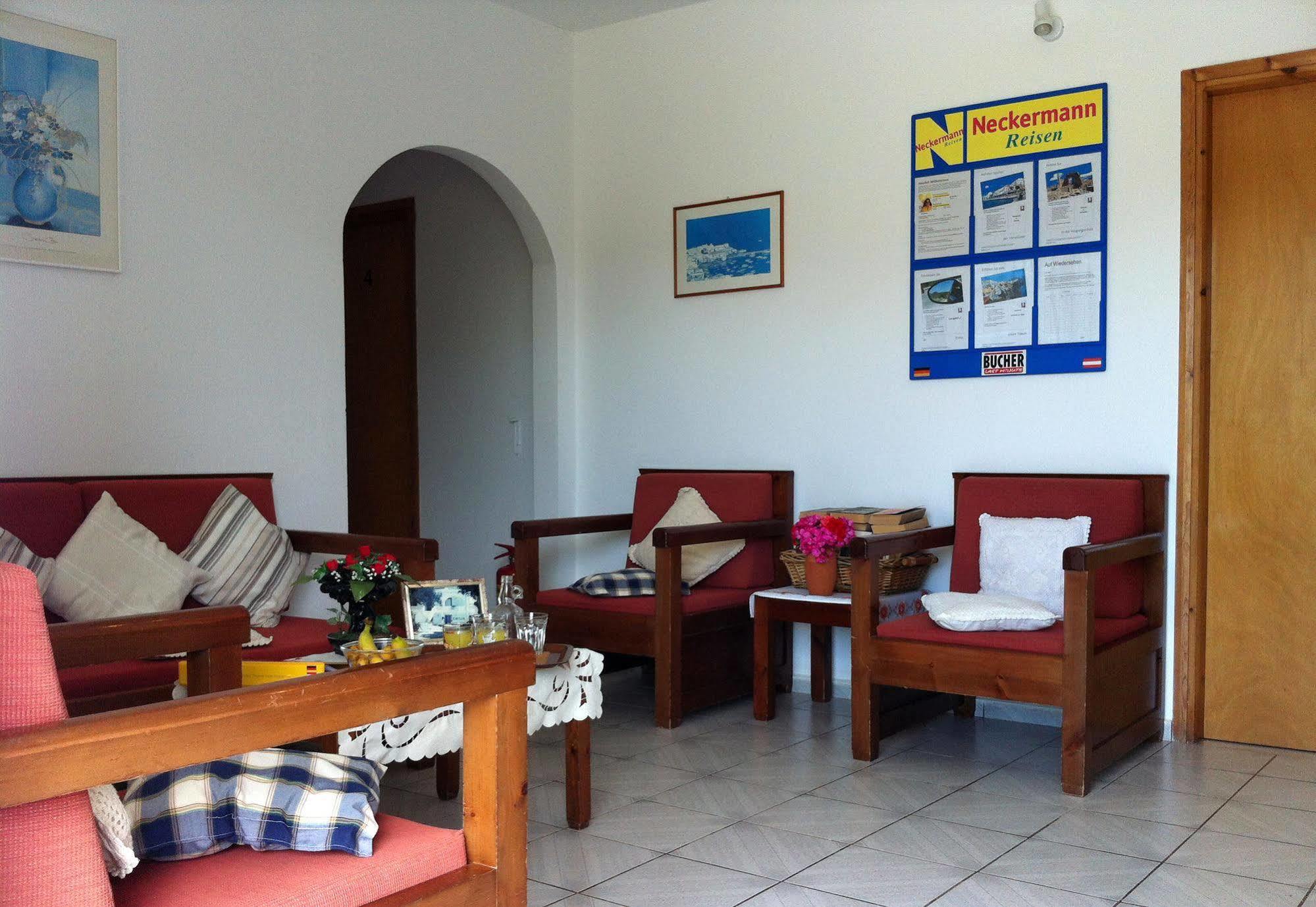 Emilia Apartments Плакиас Екстериор снимка