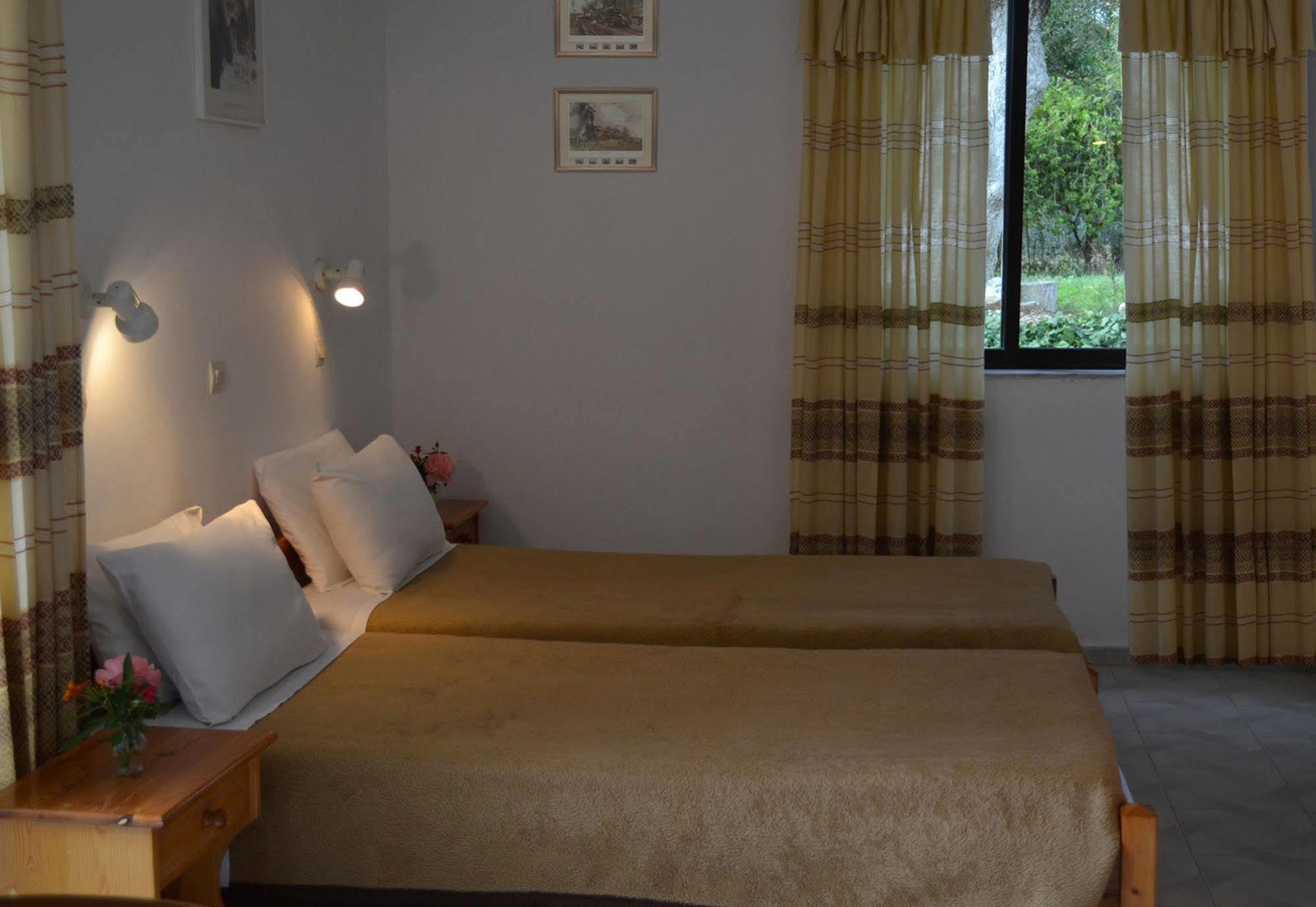 Emilia Apartments Плакиас Екстериор снимка